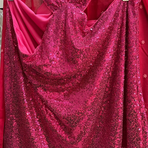 Trendy Sequined Halter Top - Picture 2 of 3